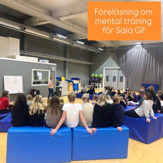 Under kvällens föreläsning hann vi med att prata om allt från tårta, energitjuvar och soptunnor till hur himla många moment en tumblingsekvens faktiskt består av. Å så en miniworkshop på det! Det är inte klokt vad mycket härligt en måndagsafton i oktober har att bjuda på. 🍂👏🤸‍♀️🏆